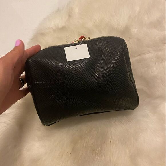 Heart Cosmetic Case BNWT #12  - Picture 1 of 8